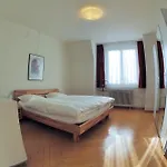 Spacious 2-bedroom Near - Stardust 32 Apartment