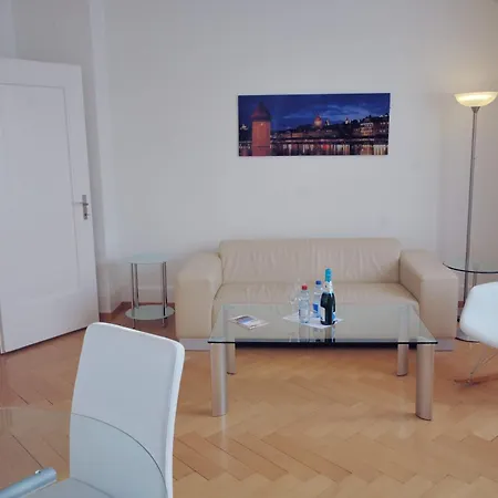 Spacious 2-bedroom Near - Stardust 32 Apartment Zürich