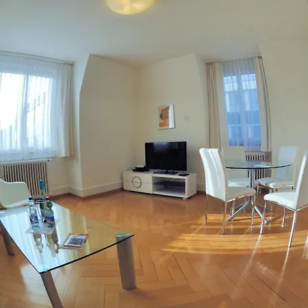 Apartment Spacious 2-bedroom Near - Stardust 32 Zürich