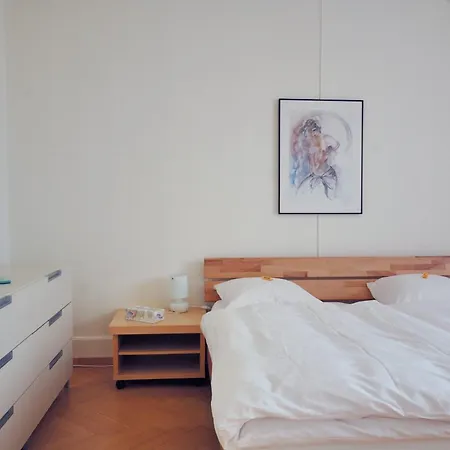 Apartment Spacious 2-bedroom Near - Stardust 32 Zürich