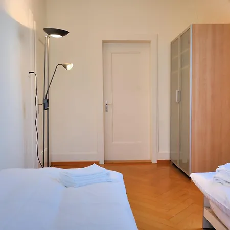 Spacious 2-bedroom Near - Stardust 32 *