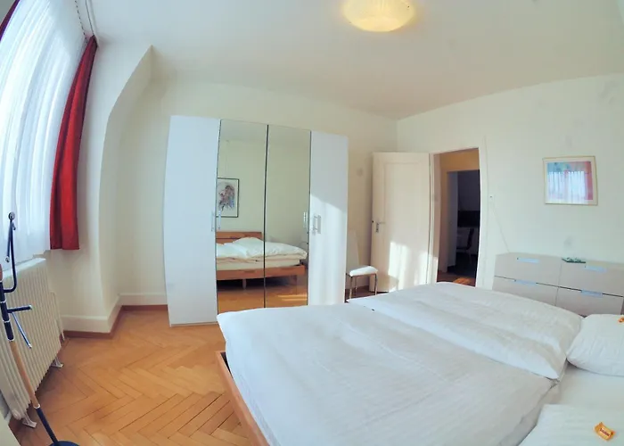 Spacious 2-bedroom Near - Stardust 32 *