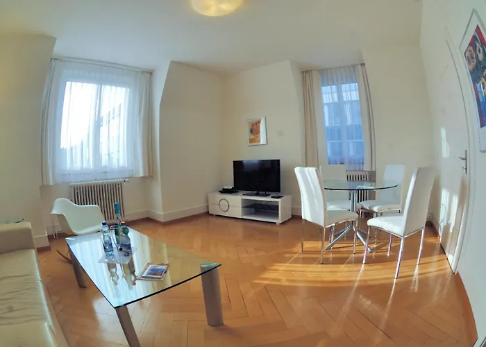 Apartment Spacious 2-bedroom Near - Stardust 32 Zürich