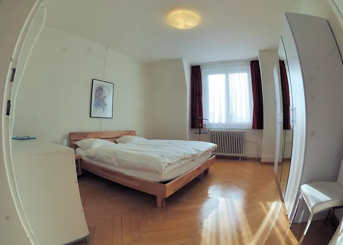 Spacious 2-bedroom Near - Stardust 32 Apartment