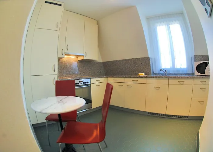 Spacious 2-bedroom Near - Stardust 32 Apartman *