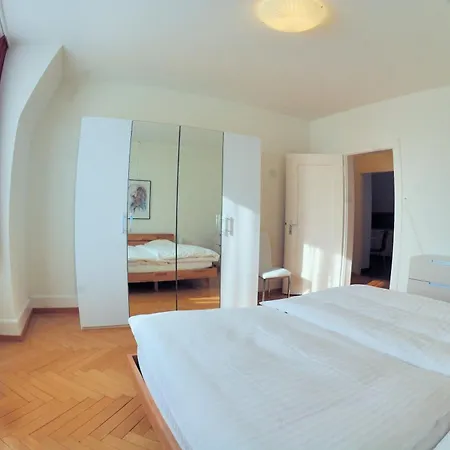 Spacious 2-bedroom Near - Stardust 32 *