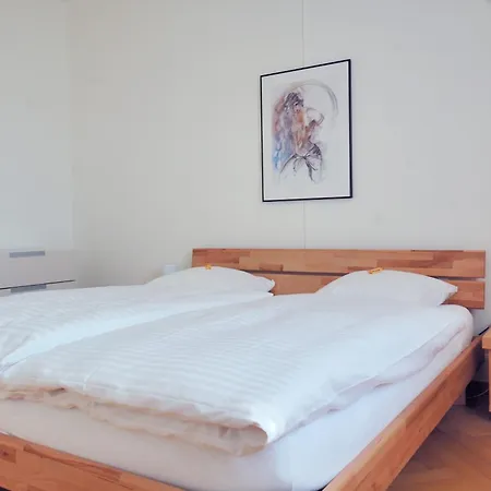 Apartman Spacious 2-bedroom Near - Stardust 32 *